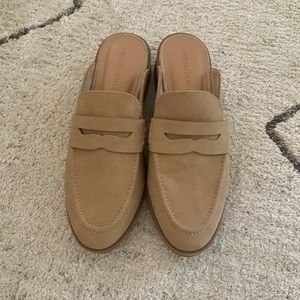 NWOT Cynthia Rowley Light Tan Pointed Mules